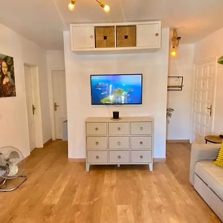 Appartamento Cozy Urban Escape 1br Near Tenerife South Airport Guaza