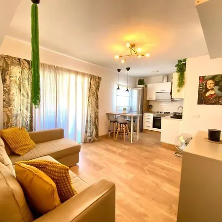 Cozy Urban Escape 1br Near Tenerife South Airport Appartamento *